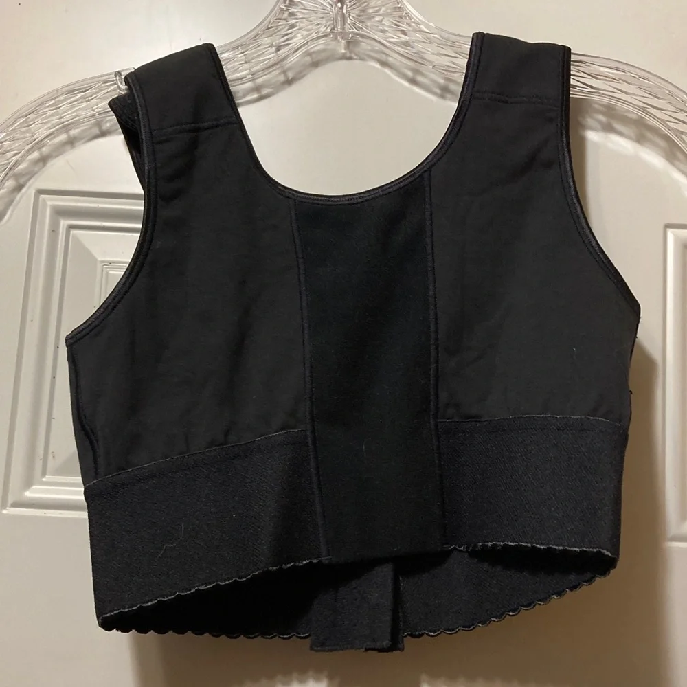 Black Zip-Front‎ Bra 32B/32C NWT